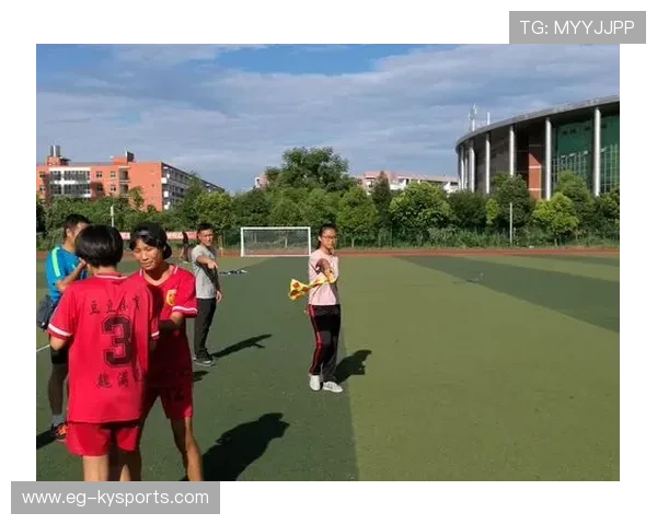 全国青少年足球裁判员“线上+线下”培训体系逐步走向完整体系，足球裁判报名时间